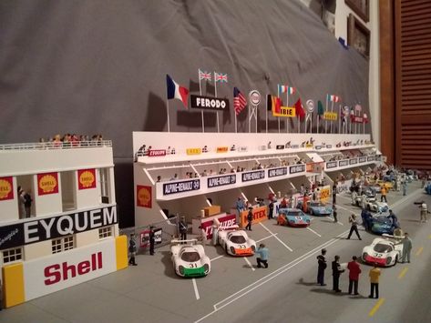 1/64 race bleachers with crowd